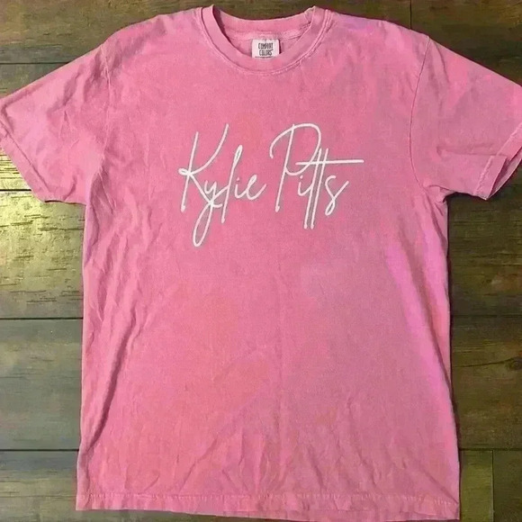 Kylie Pitts comfort colors size medium t shirt pink - Picture 1 of 2